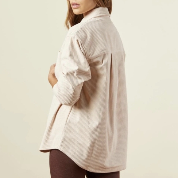 Monrow Corduroy Oversized Shacket Taupe Women's Medium NWT HJ0212-2 - Picture 6 of 16